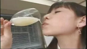 La mamma delirante soffia il miglior amico del milf marocchine figlio