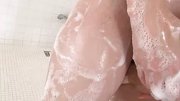 itsPOV: lesbiche mature italiane Valentina Bianco inculata apre il culo per affari su PornHD