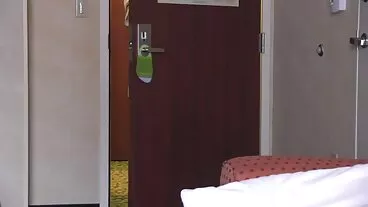 La sexy elfa di Natale si fa videopornodonnemature spruzzare della neve sul viso