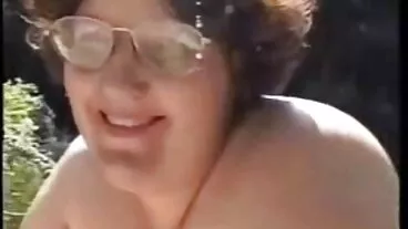 Juggs paffuti traforati e inchiostrati xnxx donne mature rimbalzano intorno a BBW