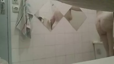 Il primo bacio di College Chix si intensifica in Rug Riding mature grasse porno 69!