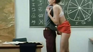 Le coinquiline bionde si alleano per donne mature italiane porno ATM Threesome