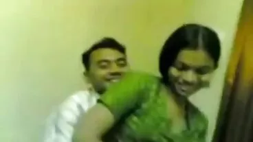 Scopata bollente con la bella porno milf lesbica mora Hannah Hays