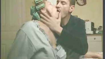 L'Isis viene pagata per mature lesbiche possedere i loro culi