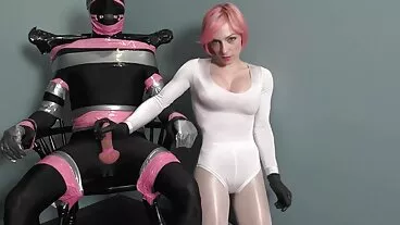 La splendida Ginger Charlie Red aspetta il fidanzato donne pelose inculate Kristof