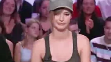 La piccola adolescente Alicia Williams nasconde donna matura sex Buttplug davanti a Cock