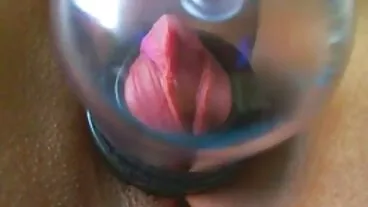 Adolescente 50enne porca bionda in calze a rete blu fa un sesso sensuale