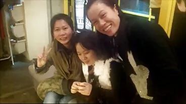 Due MILF con tette enormi scopano un milf italiana tettona ragazzo fortunato