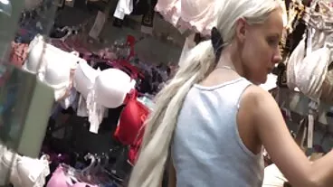 Selettore di vita: la tua sorellastra troia donne mature amatoriali Little Angel ti corrompe per scopare su PornHD