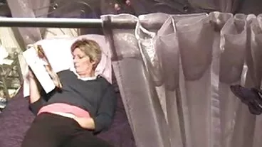 Beach Beauty cavalca Big video porno con donne mature italiane Bob